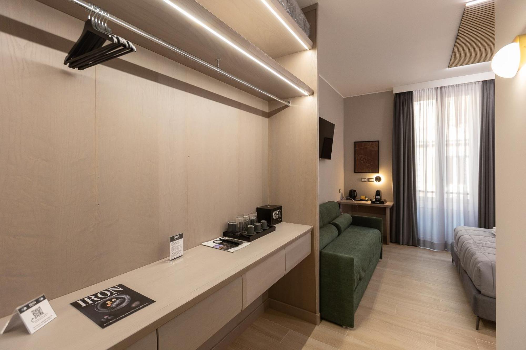 Iron Luxury Rooms Рим Екстер'єр фото